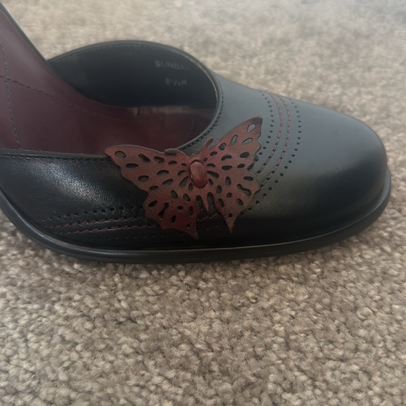 Genuine leather black with burgundy butterfly detail mules - Picture 8 of 8